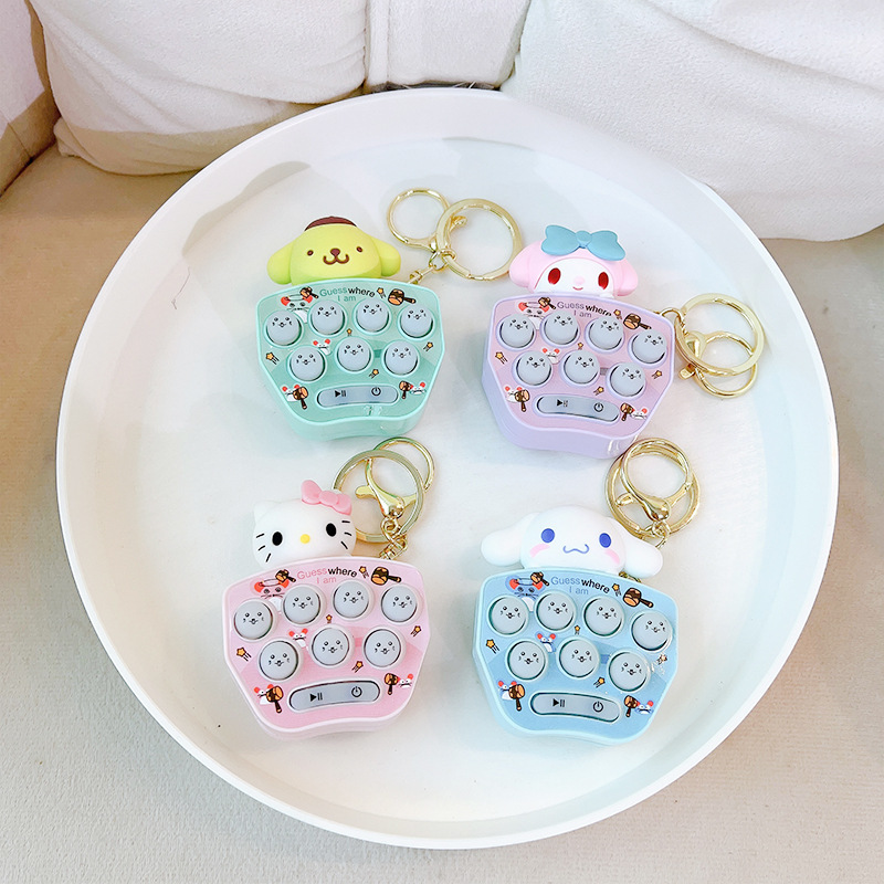 Sanrio Hello Kitty Game Consol - Gaming Console Keychain recension och pris